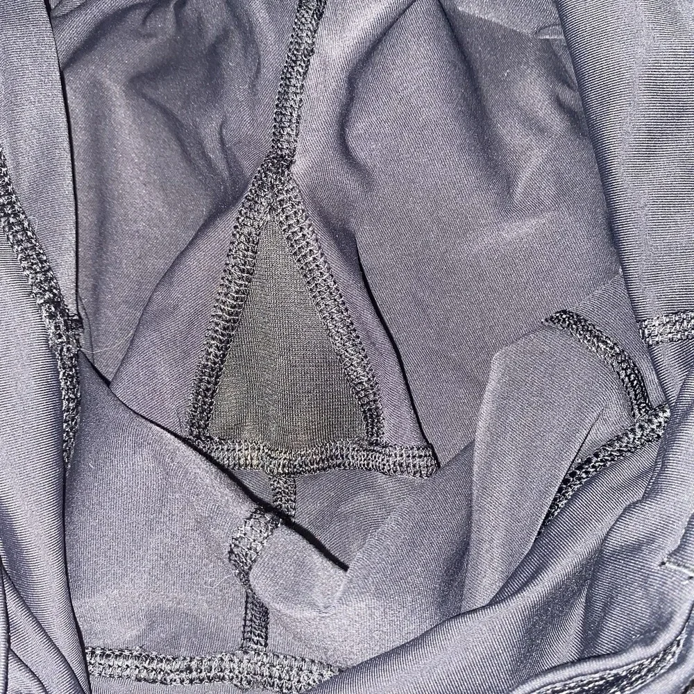 Lululemon Black Cropped Side Ruched Size 4 Women's Athletic